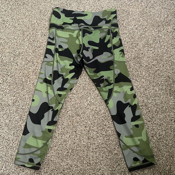 ZYIA camo olive green black leggings size 12 workout active wear - Picture 7 of 9